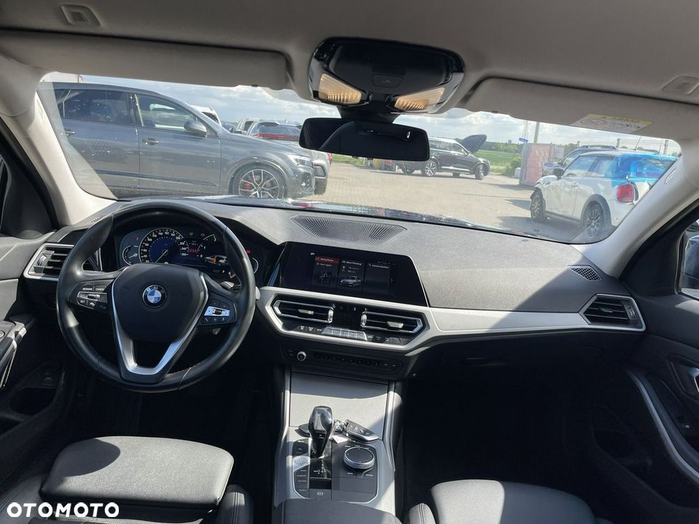 BMW Seria 3 318d - 10