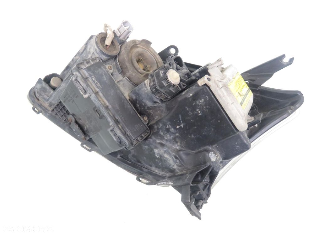 LAMPA PRAWA PRZEDNIA TOYOTA AVENSIS II T25 XENON - 2
