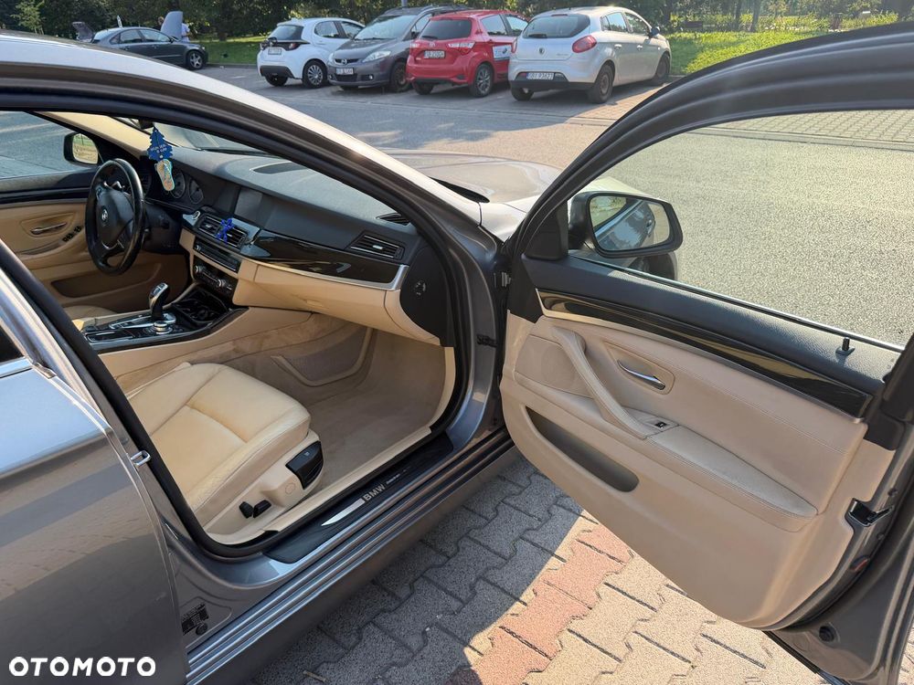 BMW Seria 5 523i - 7