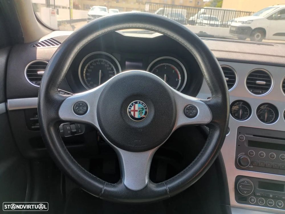 Alfa Romeo 159 1.9 JTDM 16V Sportiva - 15