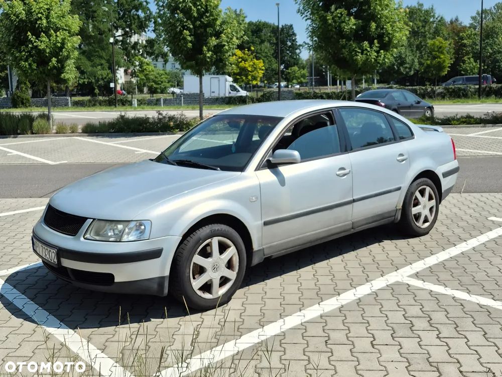Volkswagen Passat 1.6 Comfortline - 14