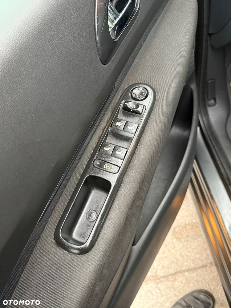 Peugeot 3008 1.6 HDi Premium - 26