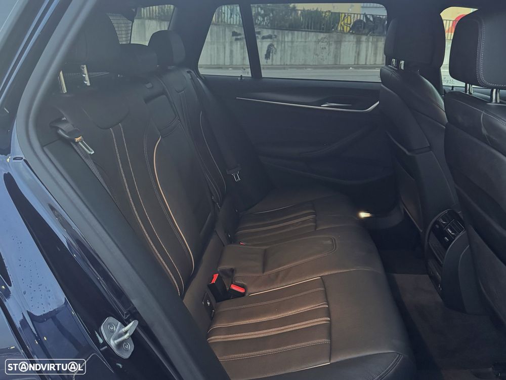 BMW 530 e Pack Desportivo M - 17