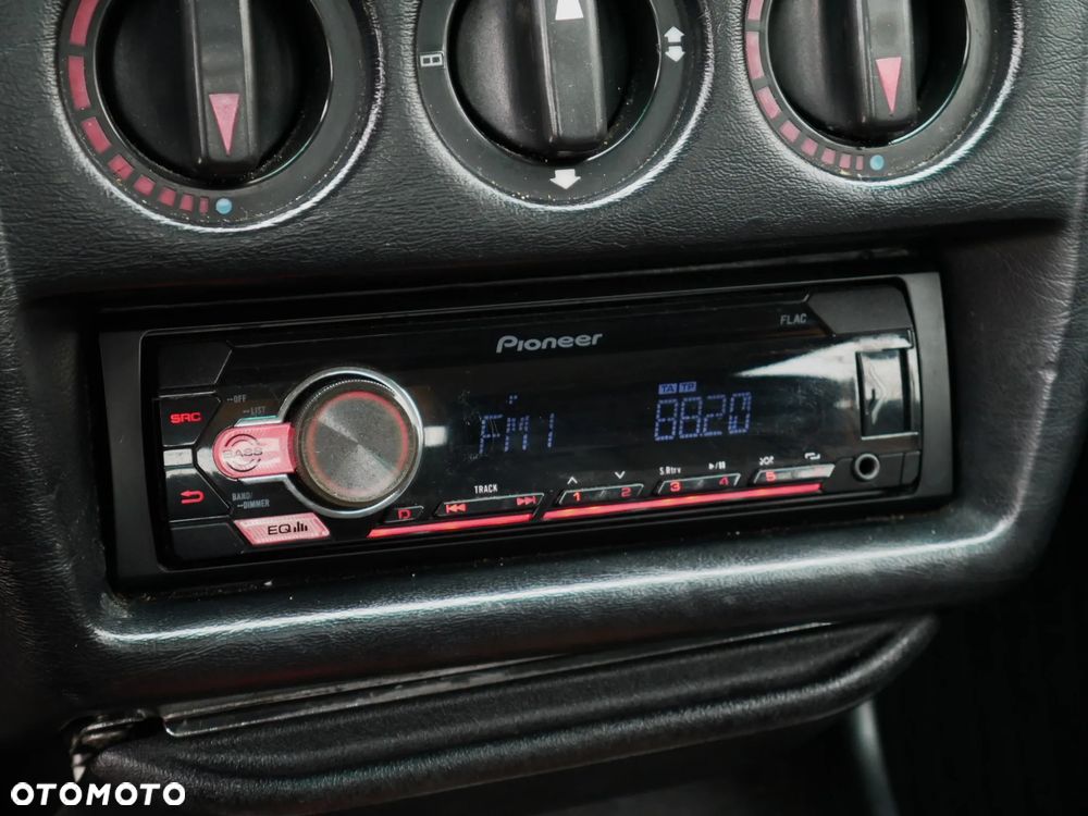 Mercedes-Benz W201 (190) - 35