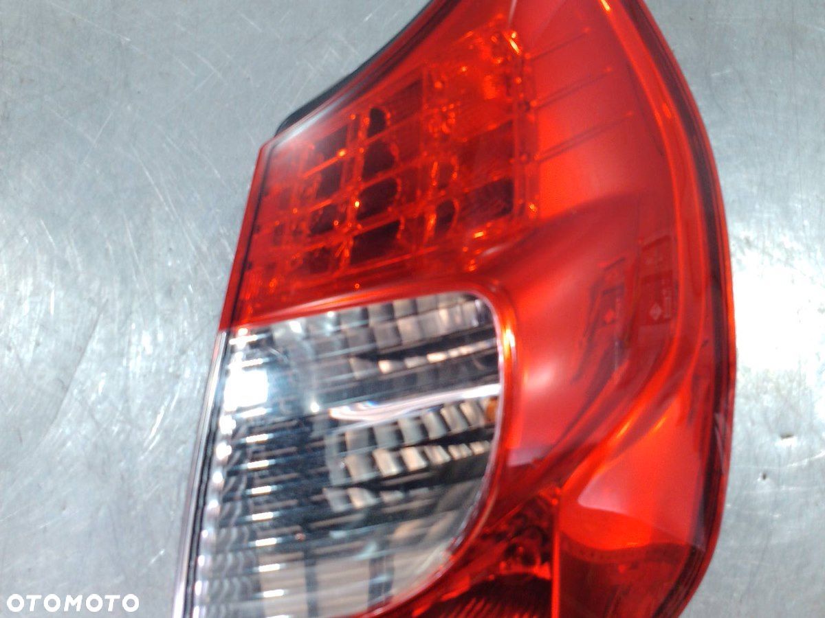 LAMPA TYLNA PRAWA RENAULT SCENIC II  8200474327-A   2SK009467-02-50 - 1