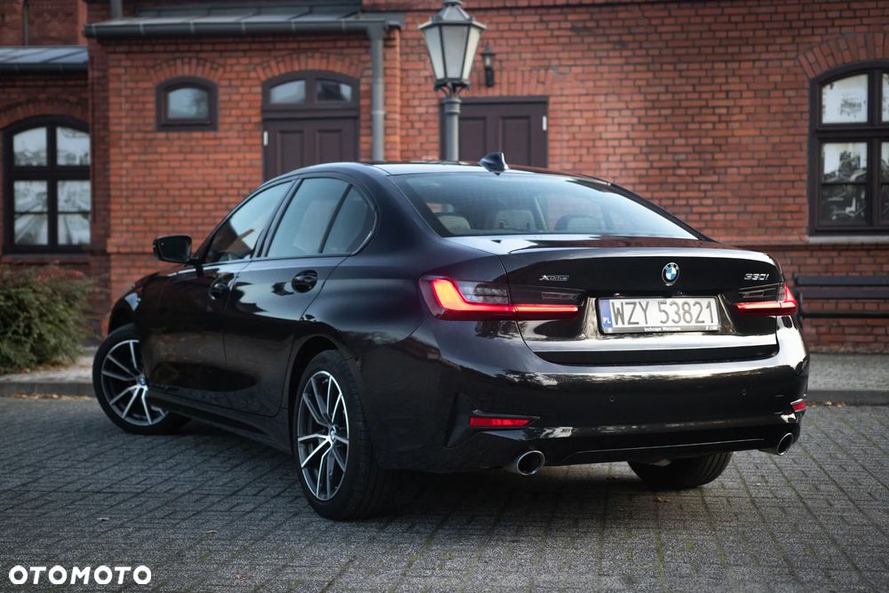 BMW Seria 3 330i xDrive Sport Line - 7