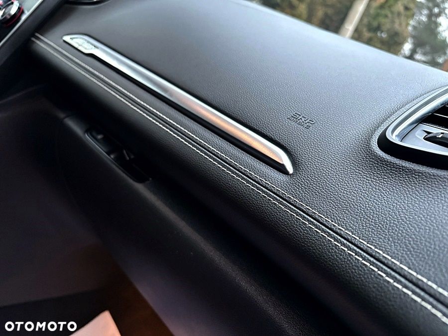 Renault Scenic ENERGY TCe 140 EDC LIMITED - 32