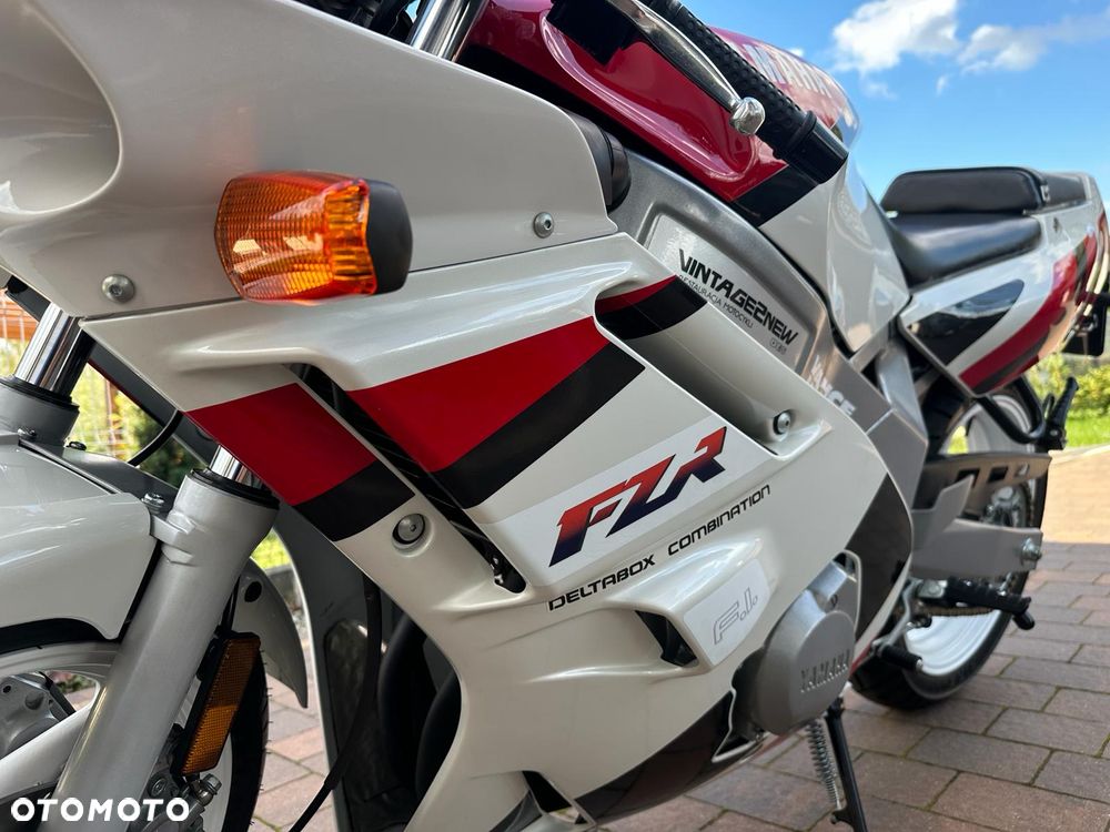 Yamaha FZR - 4