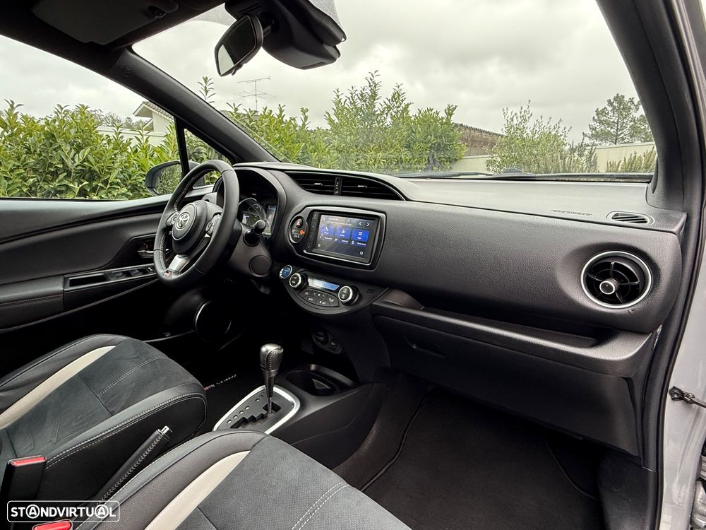 Toyota Yaris 1.5 HSD GR Sport - 28
