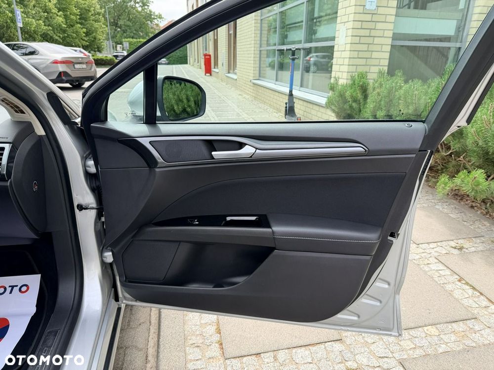 Ford Mondeo - 27