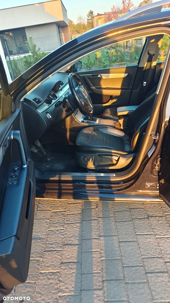 Volkswagen Passat 2.0 TDI DPF Highline - 13