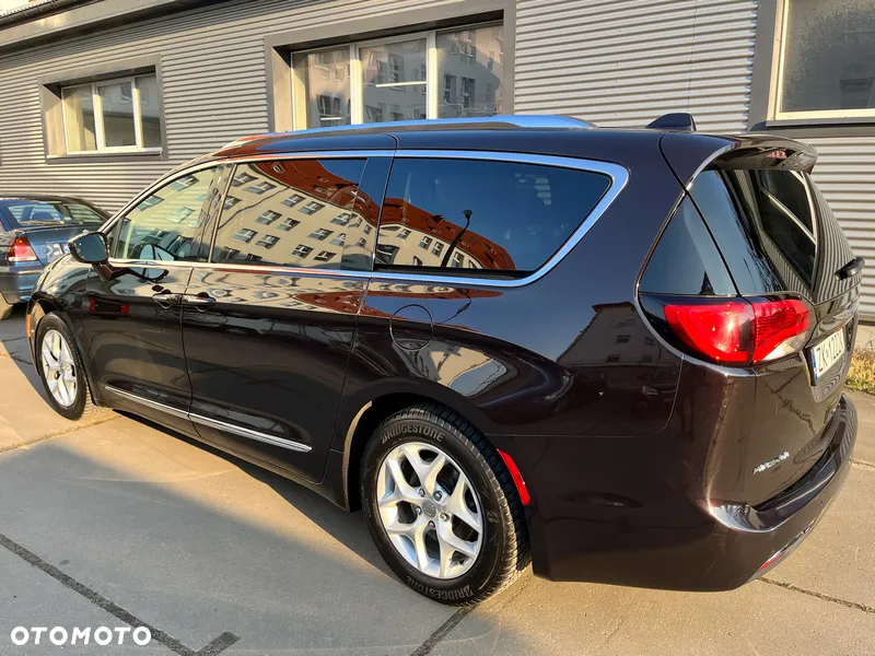 Chrysler Pacifica - 3