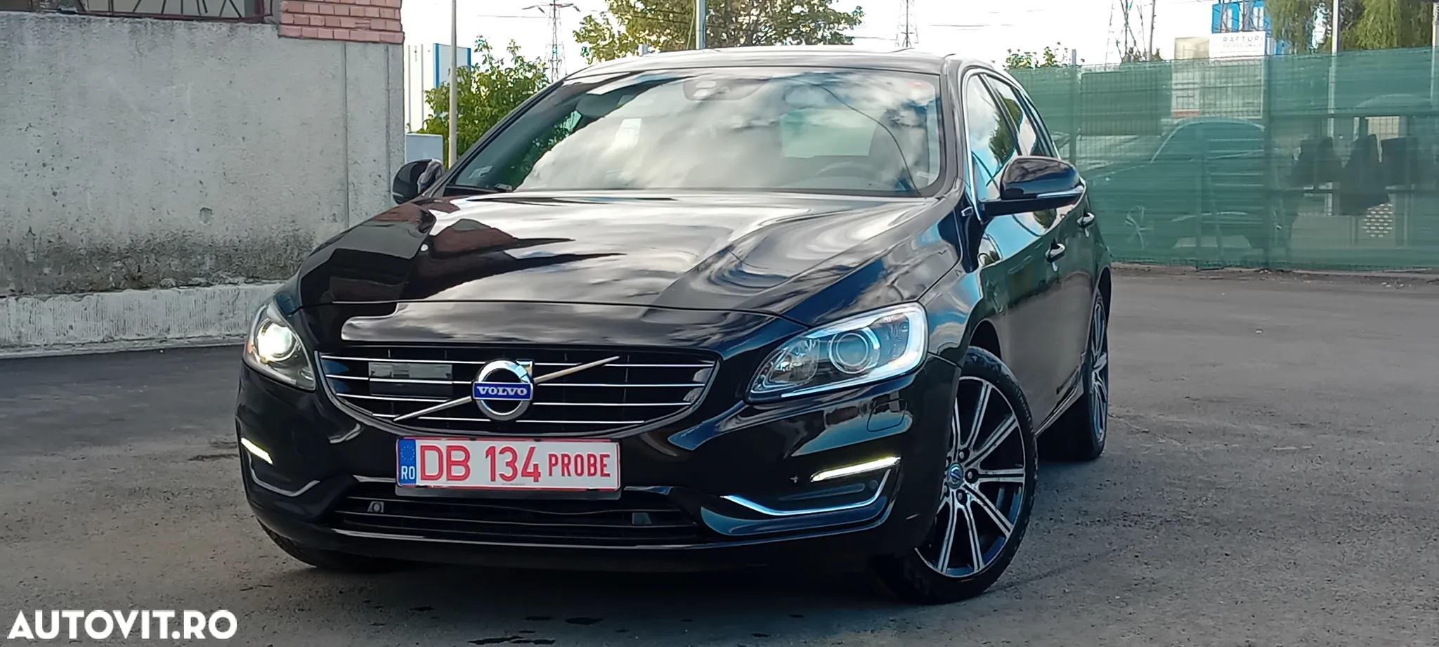 Volvo V60 D6 Plug-In-Hybrid AWD Geartronic Summum - 28