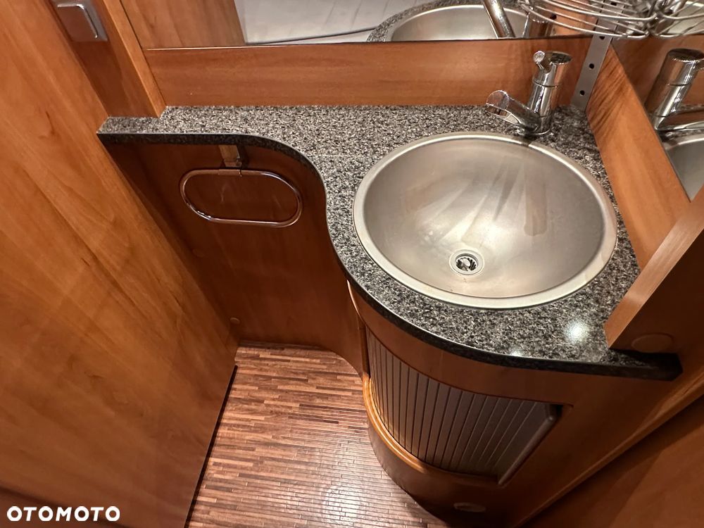 Hymer-Eriba 680 NOVA-GL z napędem, klimatyzacją i łóżkami piętrowymi. - 37