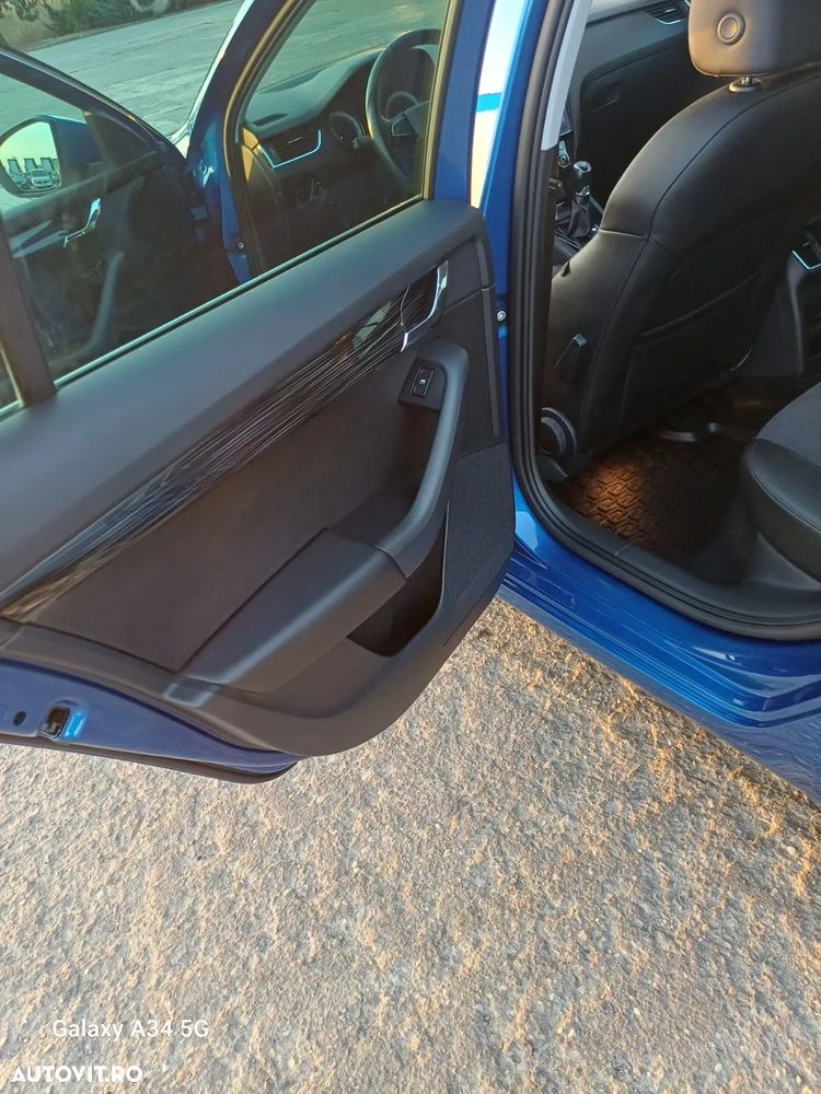 Skoda Octavia Combi Diesel 1.6 TDI Style - 6