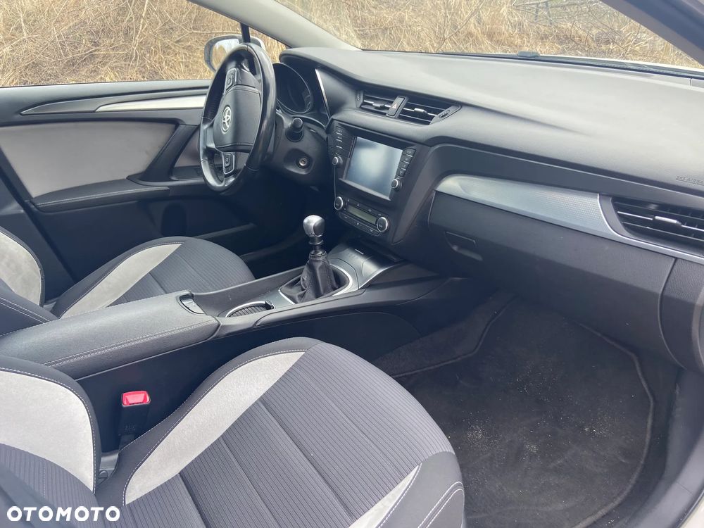 Toyota Avensis 2.0 D-4D Premium - 11