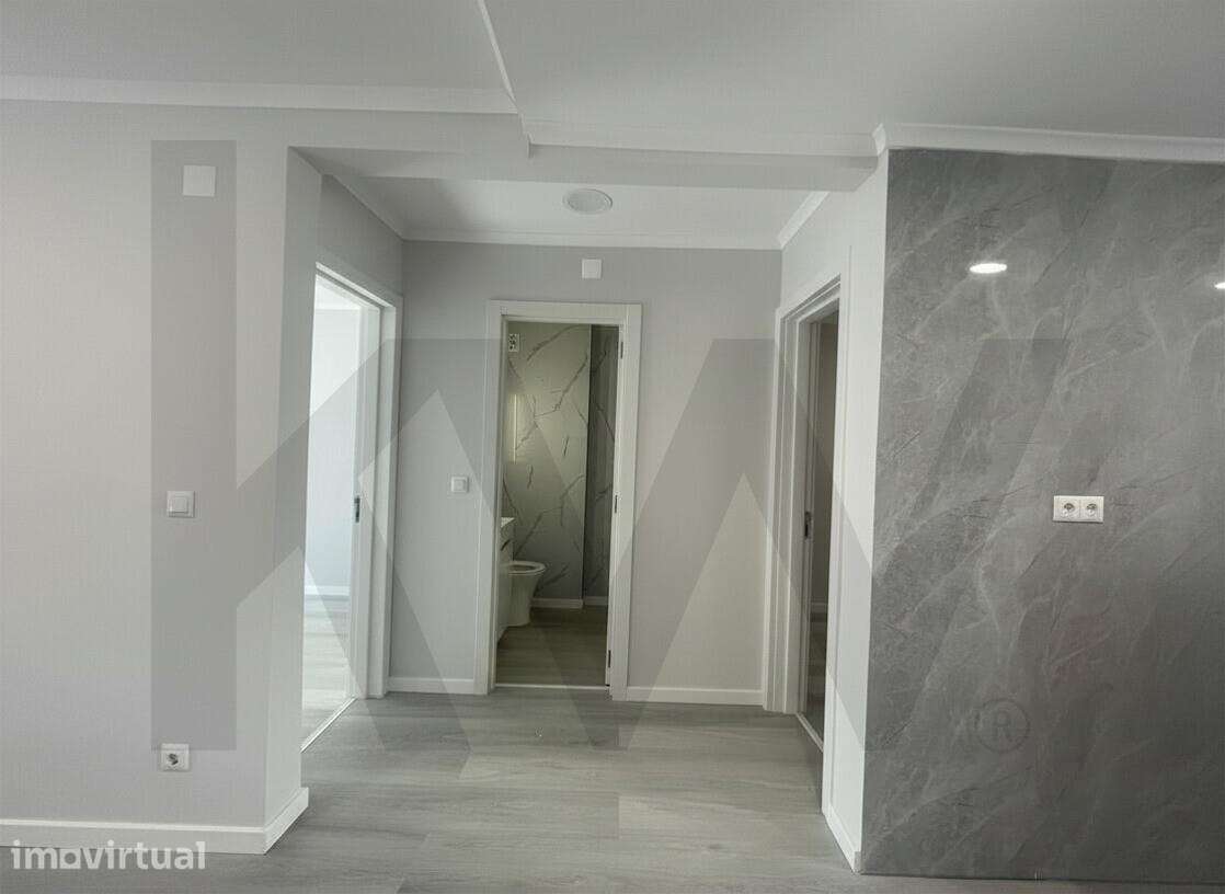 Apartamento T2 Remodelado em Benfica – Excelente Oportunidade - Grande imagem: 3/21