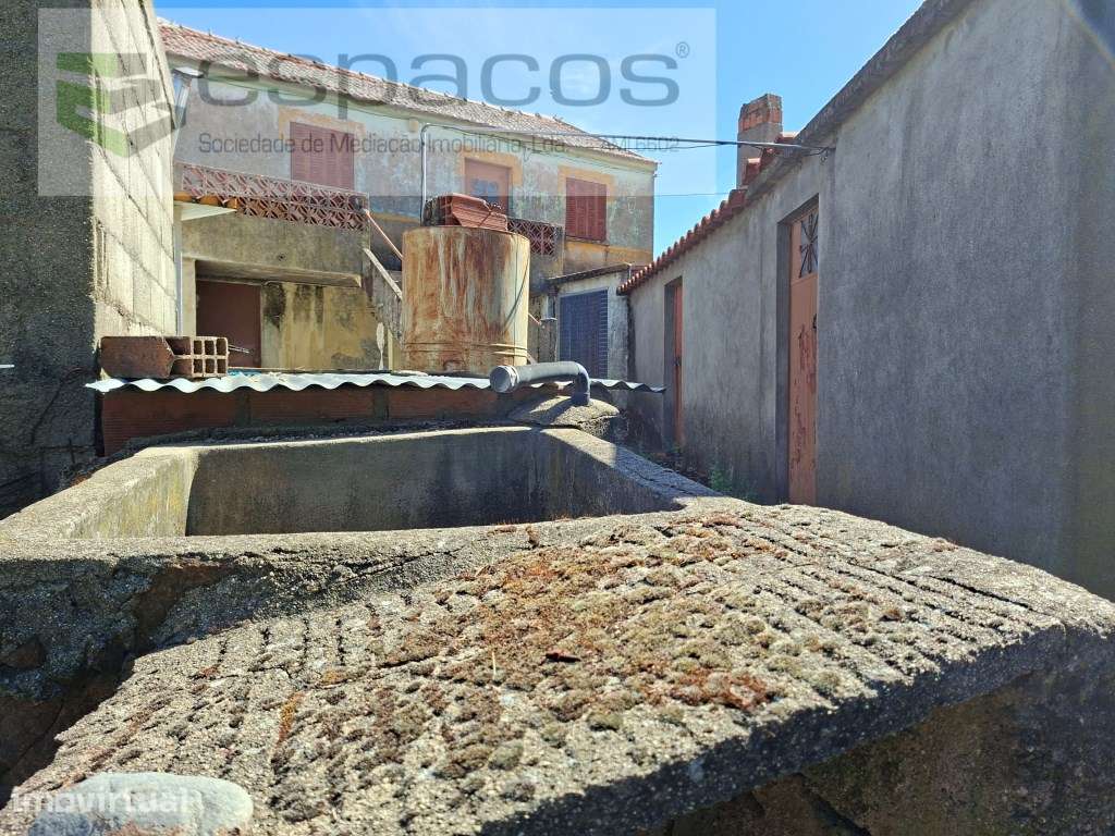 Moradia com Anexos e Terreno - Aldeia do Catrão - Grande imagem: 2/22