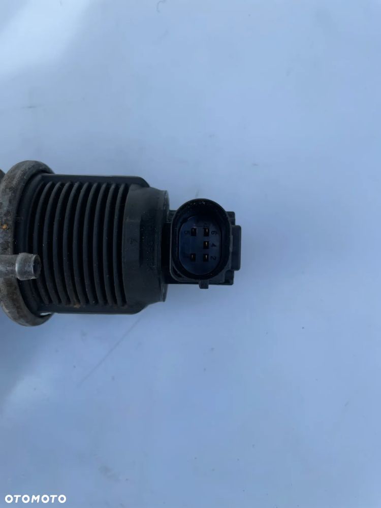 ZAWÓR EGR VW GOLF V AUDI A3 8P 1.6 8V 06A131501J - 2