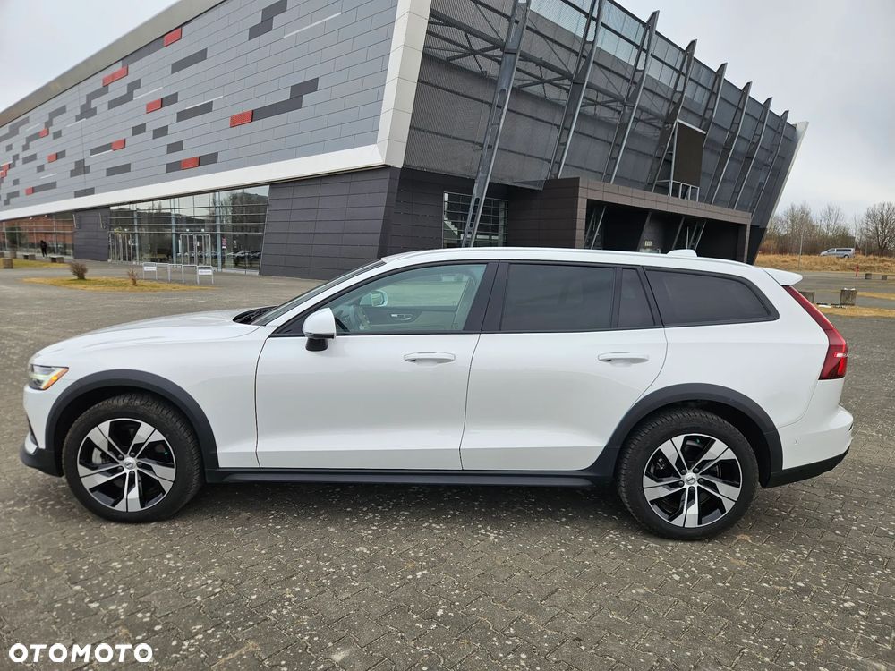 Volvo V60 Cross Country B5 B AWD Plus - 9