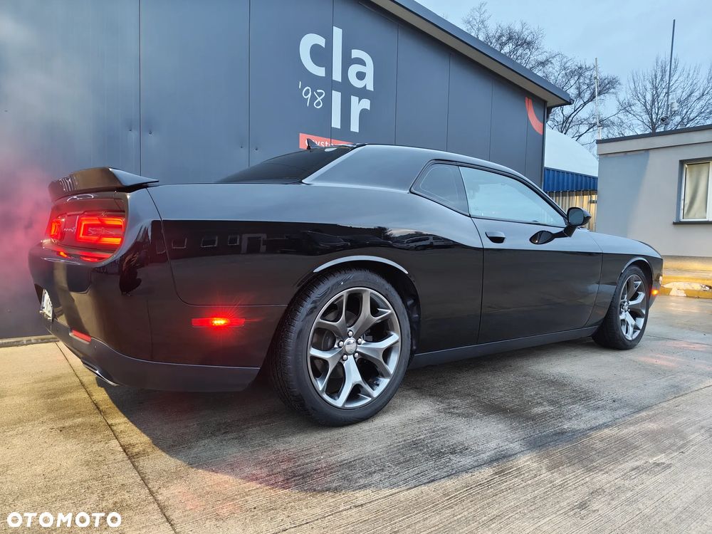 Dodge Challenger - 11