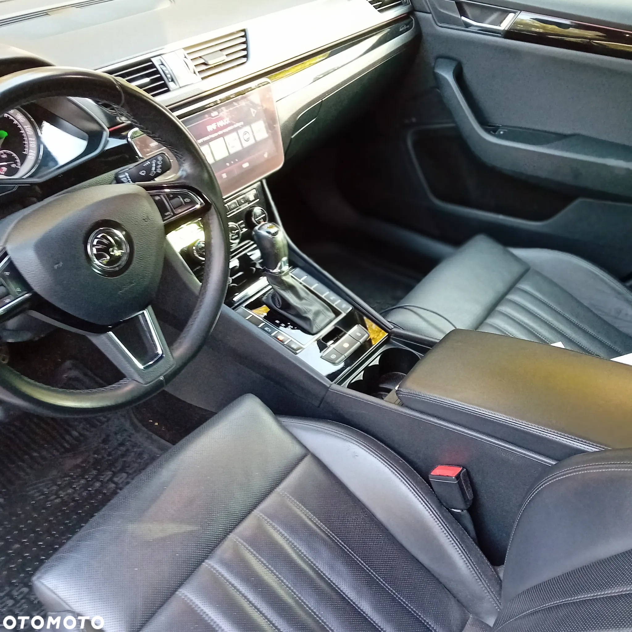 Skoda Superb 2.0 TDI 4x4 L&K DSG - 17