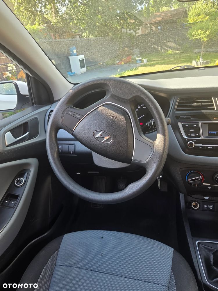 Hyundai i20 - 24