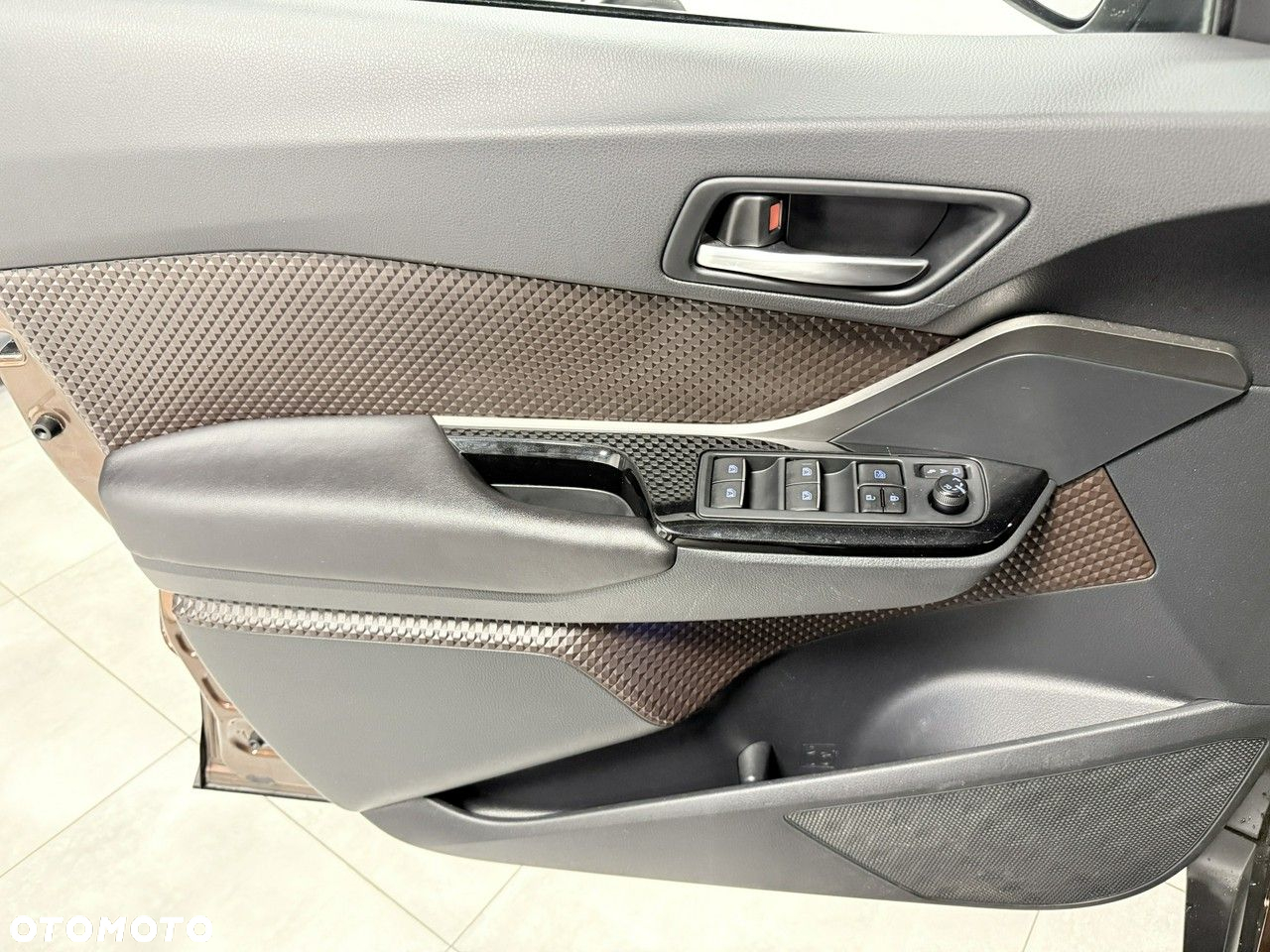 Toyota C-HR 1.2 Turbo Lounge - 31
