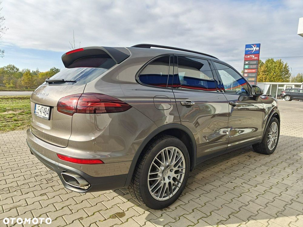 Porsche Cayenne - 5