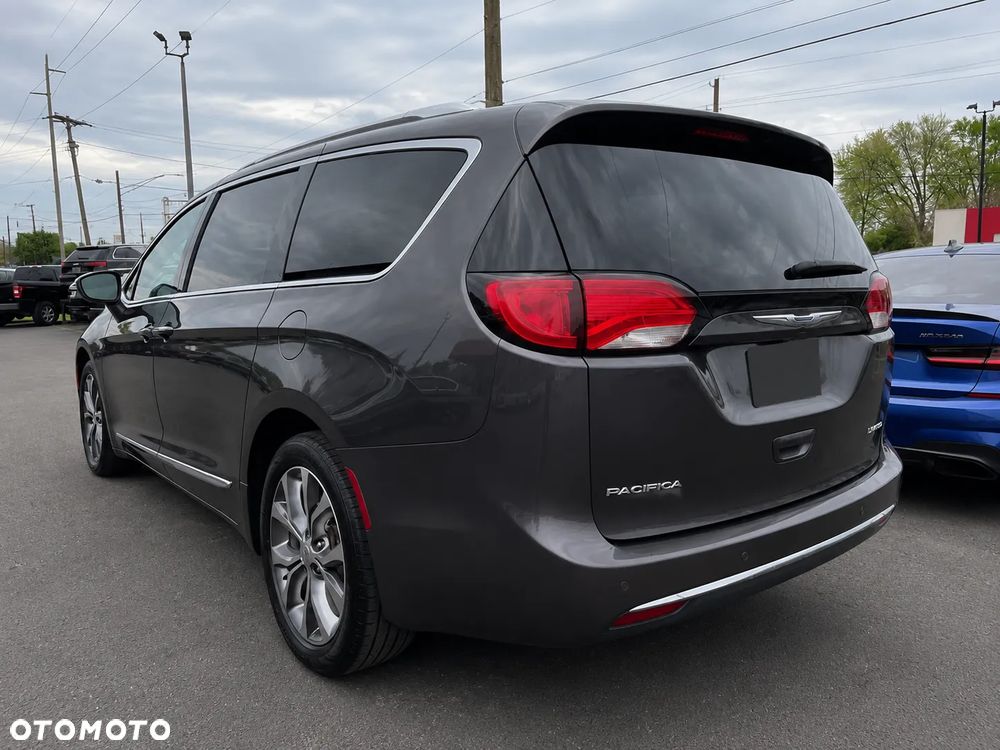 Chrysler Pacifica - 3