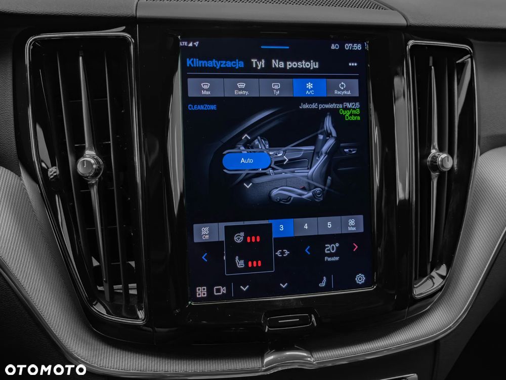 Volvo XC 60 B4 D AWD Plus Dark - 28