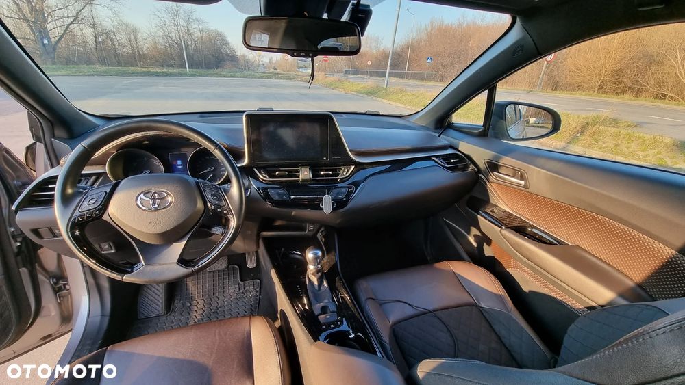 Toyota C-HR ver-1-8-hybrid-selection - 9