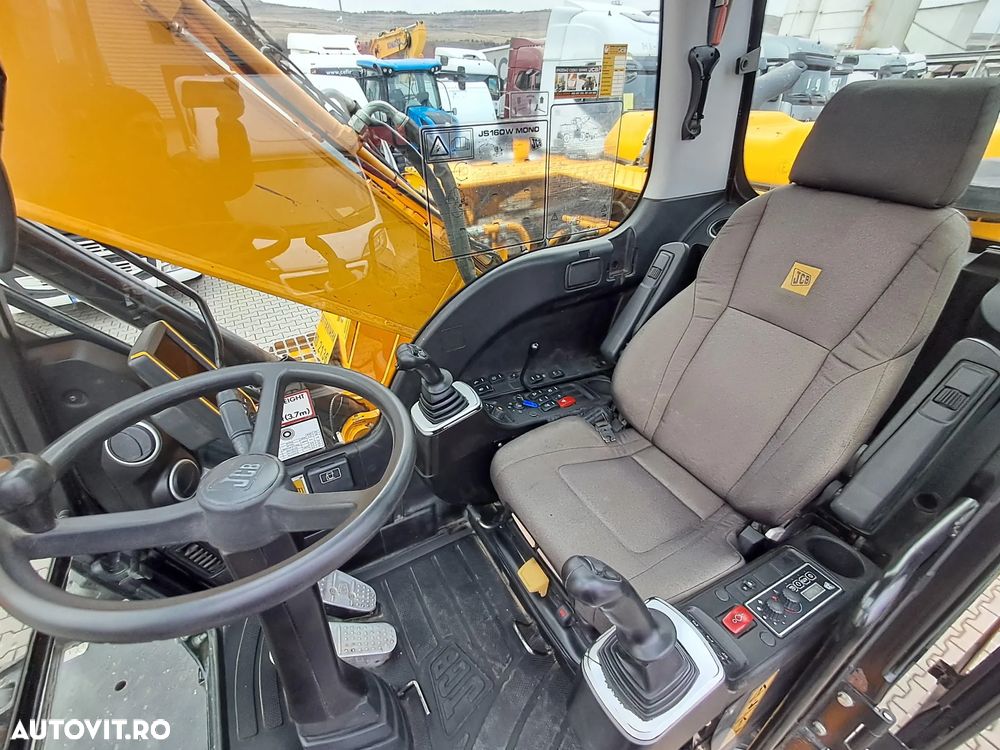 JCB js160w excavator pe roti - 17