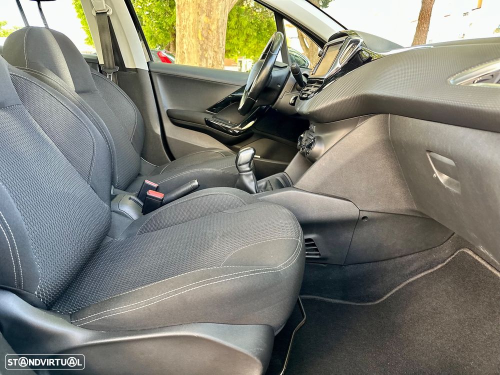 Peugeot 208 1.2 VTi Allure - 21