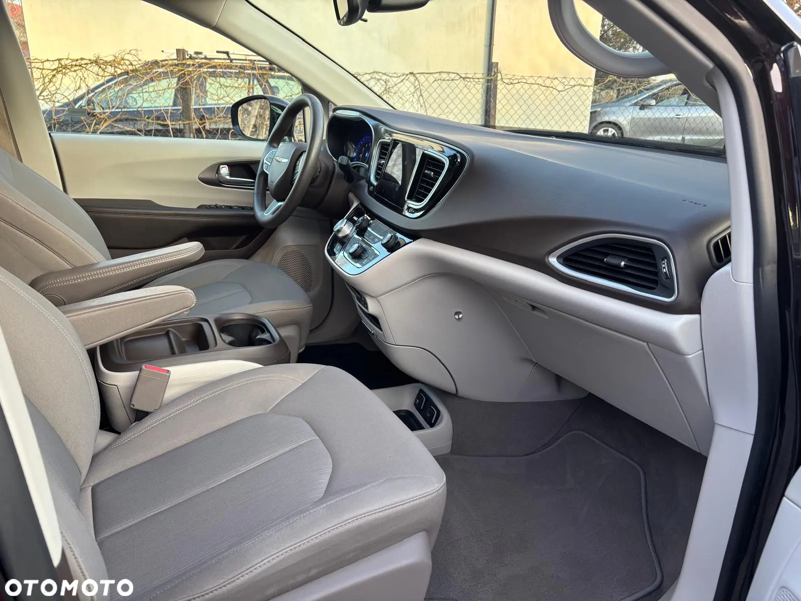 Chrysler Pacifica - 7