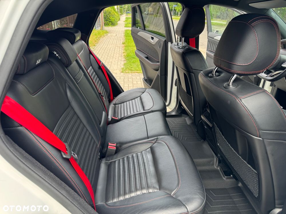 Mercedes-Benz GLE - 32