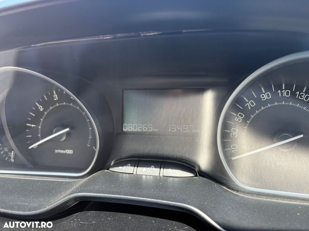 Peugeot 208 1.2 L PureTech Active - 10