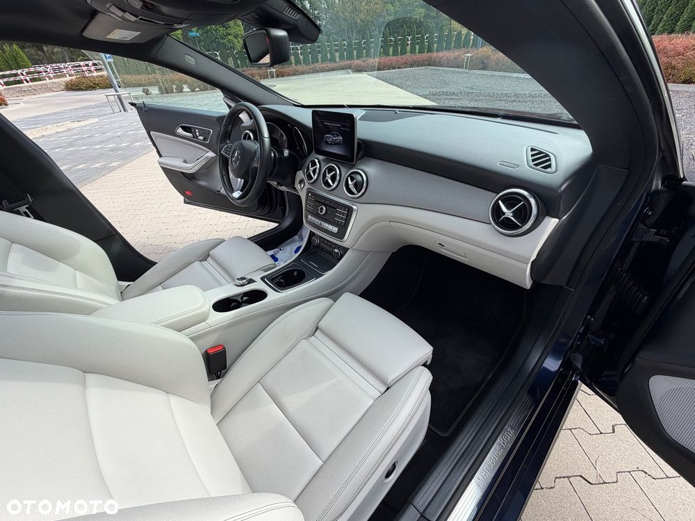 Mercedes-Benz CLA - 16
