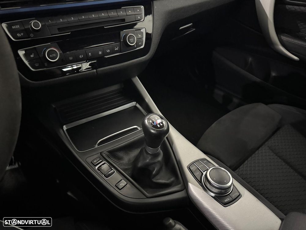 BMW 118 d Pack M - 18