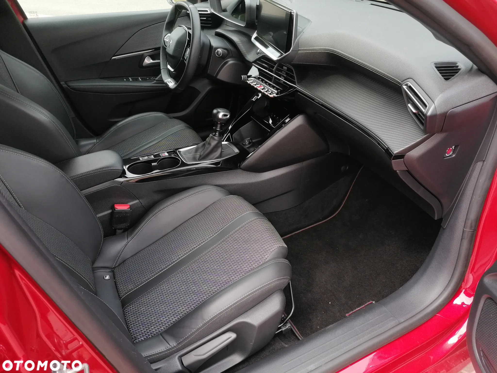 Peugeot 208 PureTech 100 GT - 17