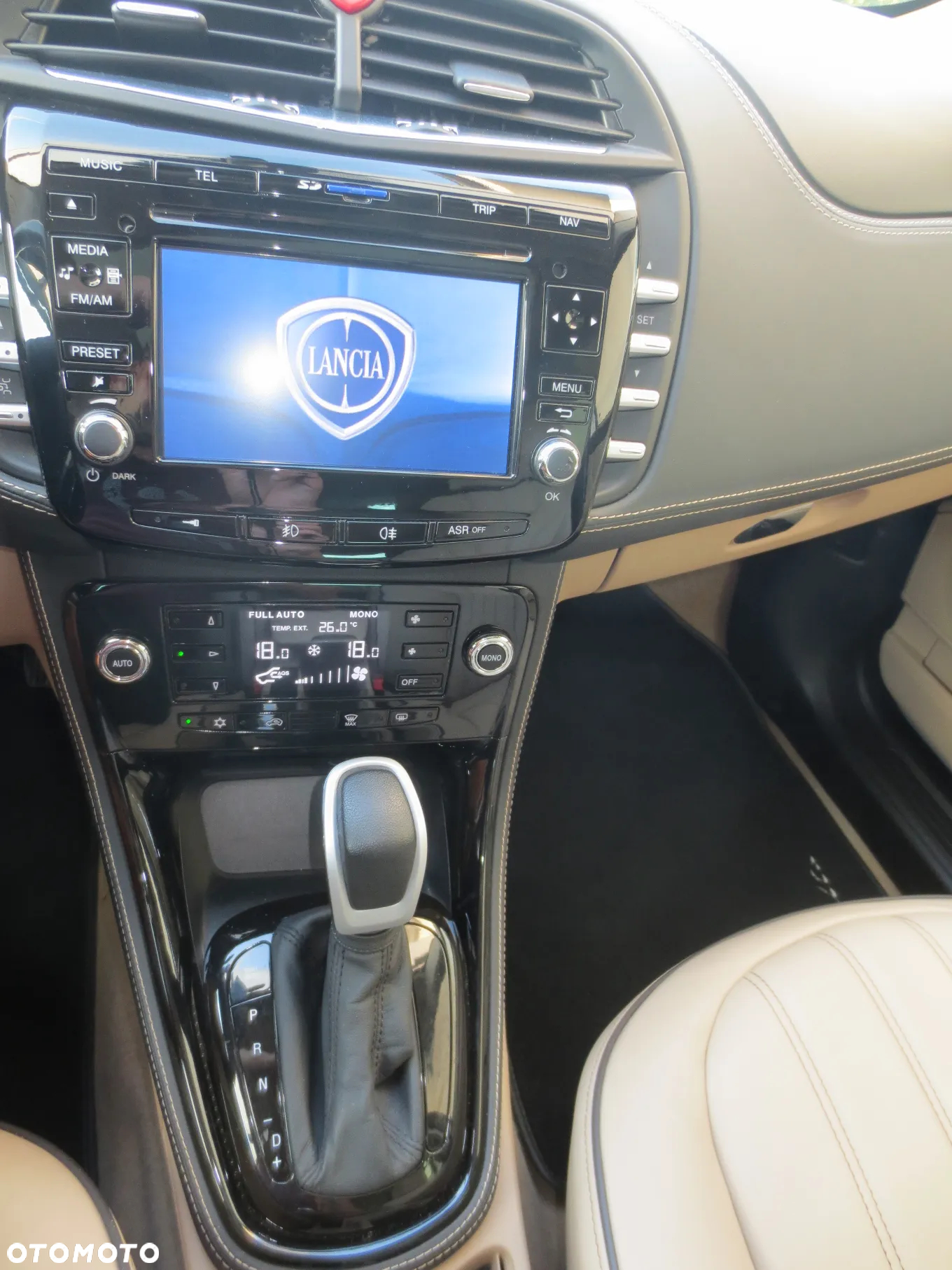 Lancia Delta 1.8 T-Jet Executive Sportronic - 21