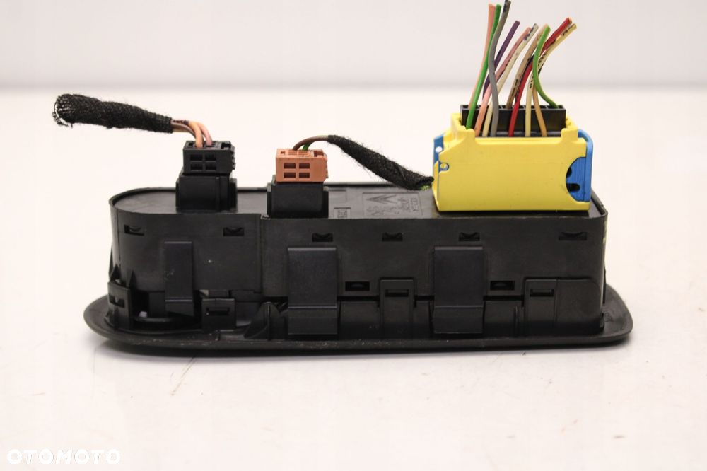 peugeot 308cc 09r- panel sterowania szyb 96631328 - 3