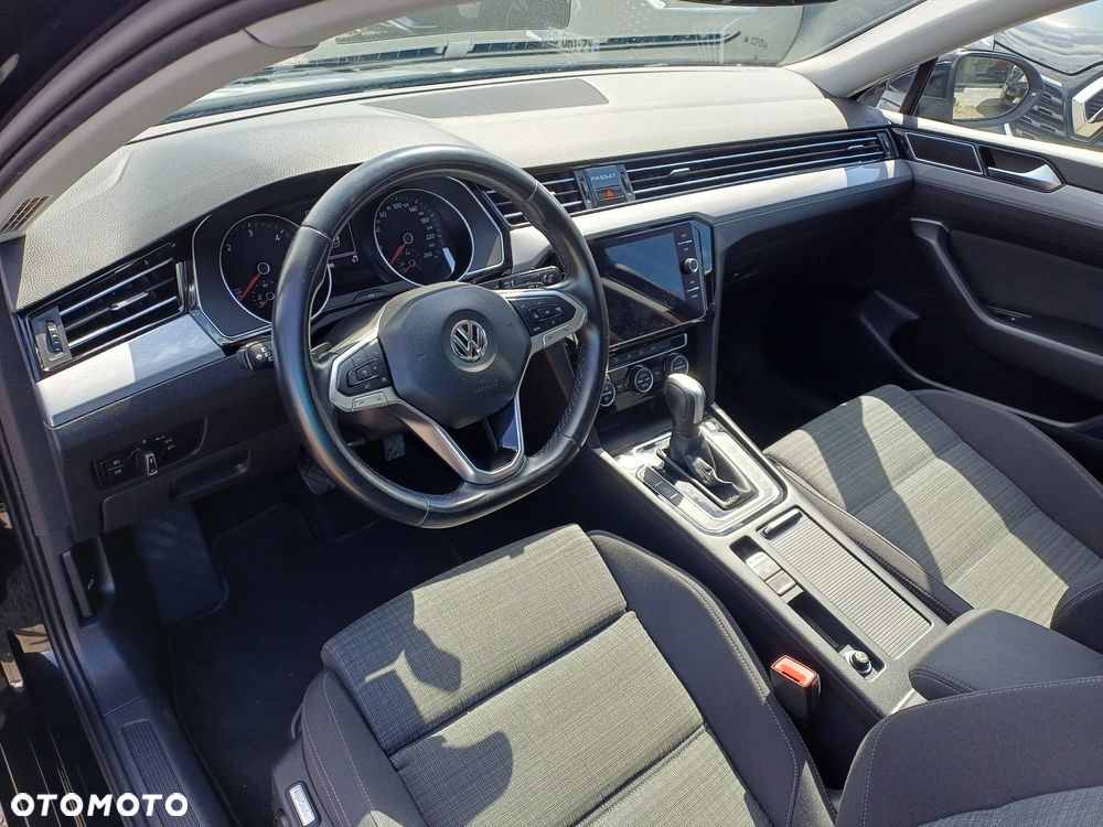 Volkswagen Passat - 12