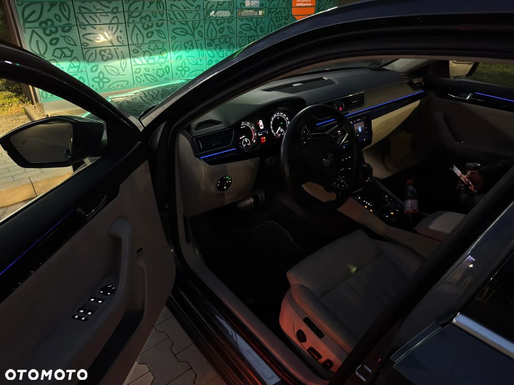 Skoda Superb 1.8 TSI L&K DSG - 18