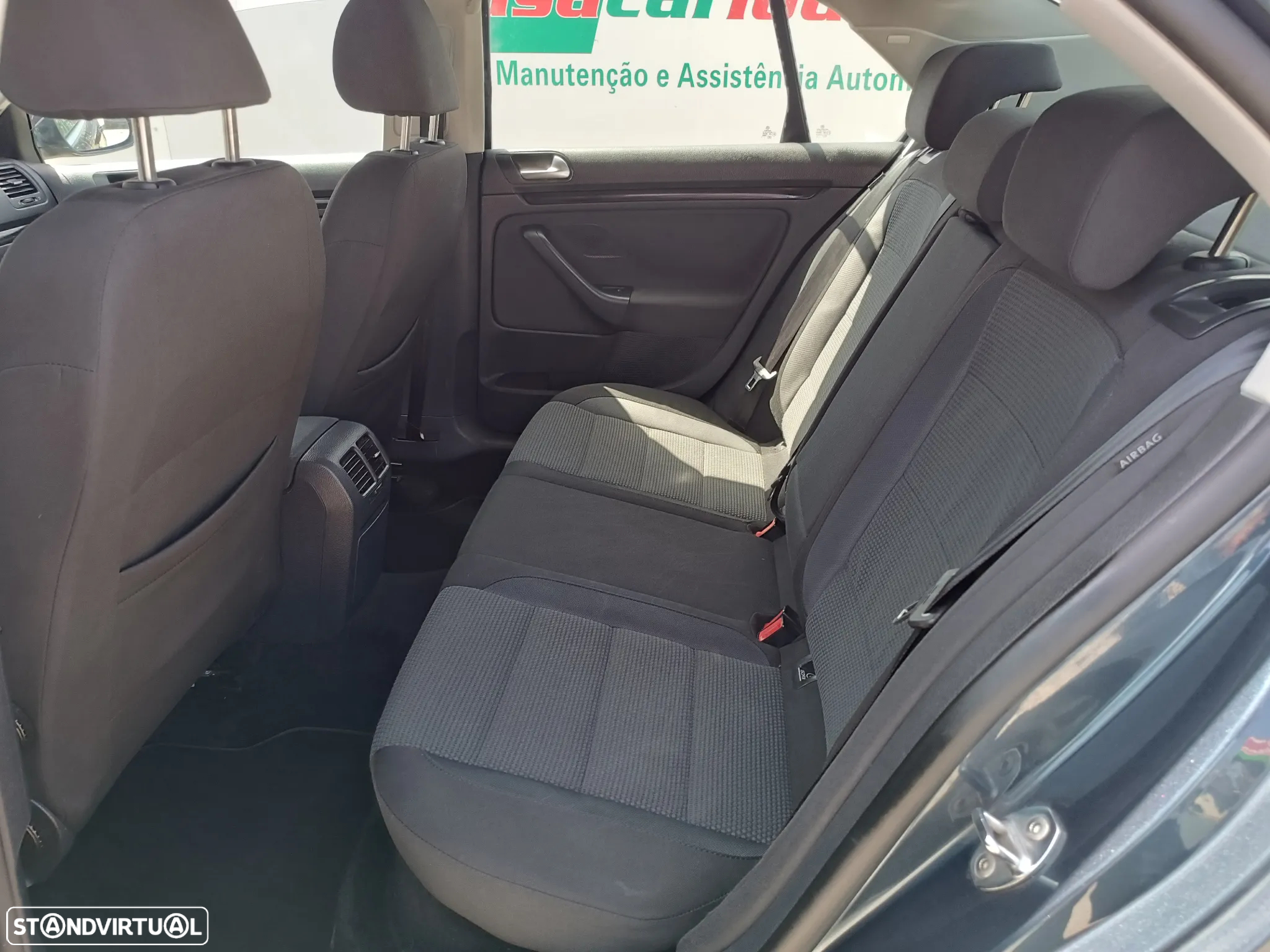 VW Jetta 2.0 TDI Confortline - 18