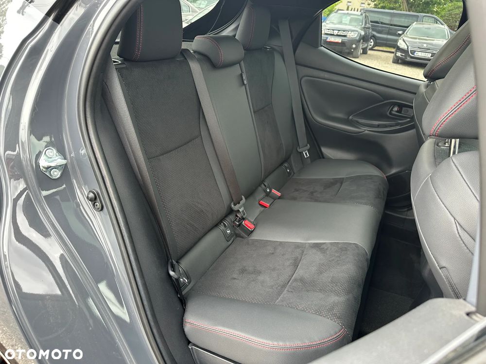 Toyota Yaris Hybrid 1.5 GR Sport - 23