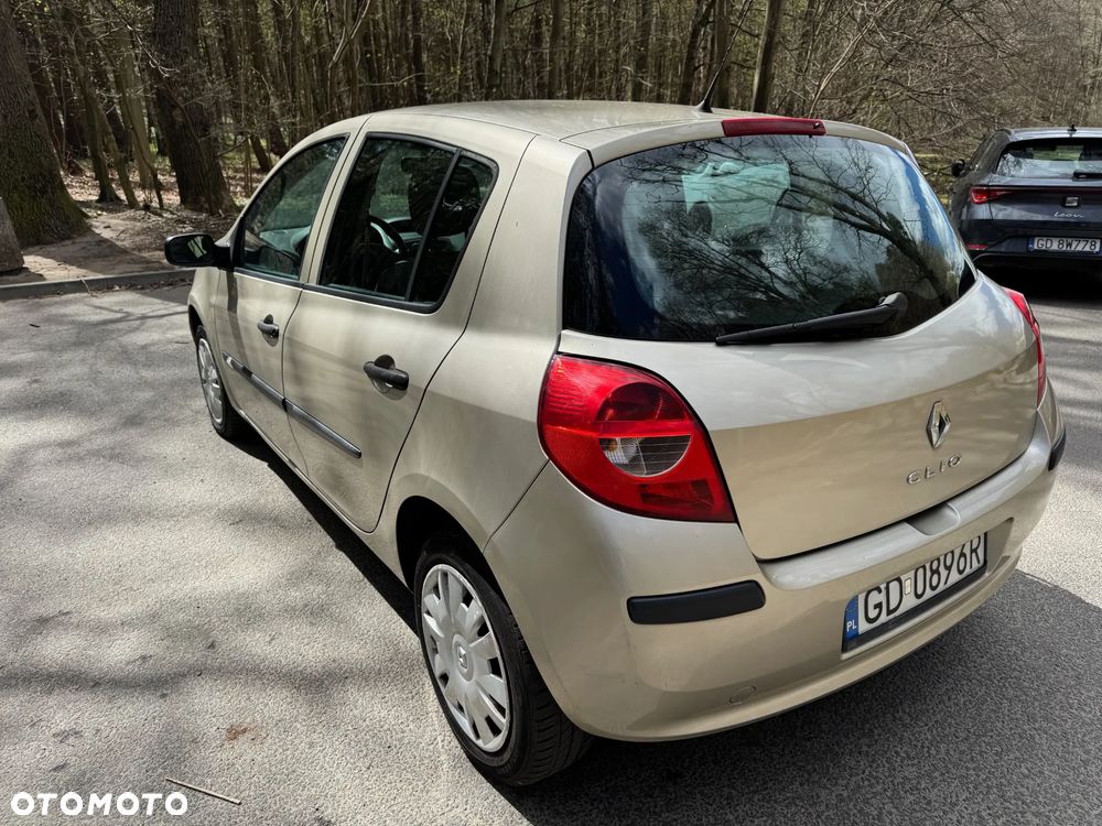 Renault Clio 1.2 16V Expression - 8