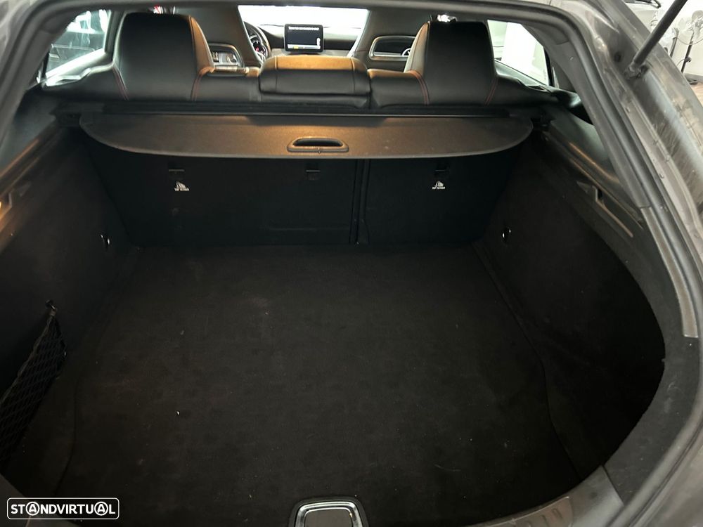 Mercedes-Benz CLA 200 d Shooting Brake AMG Line - 19