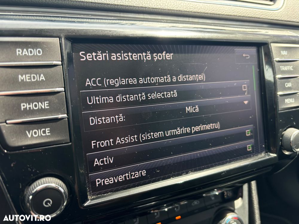 Skoda Superb 2.0 TDI DSG Ambition - 25
