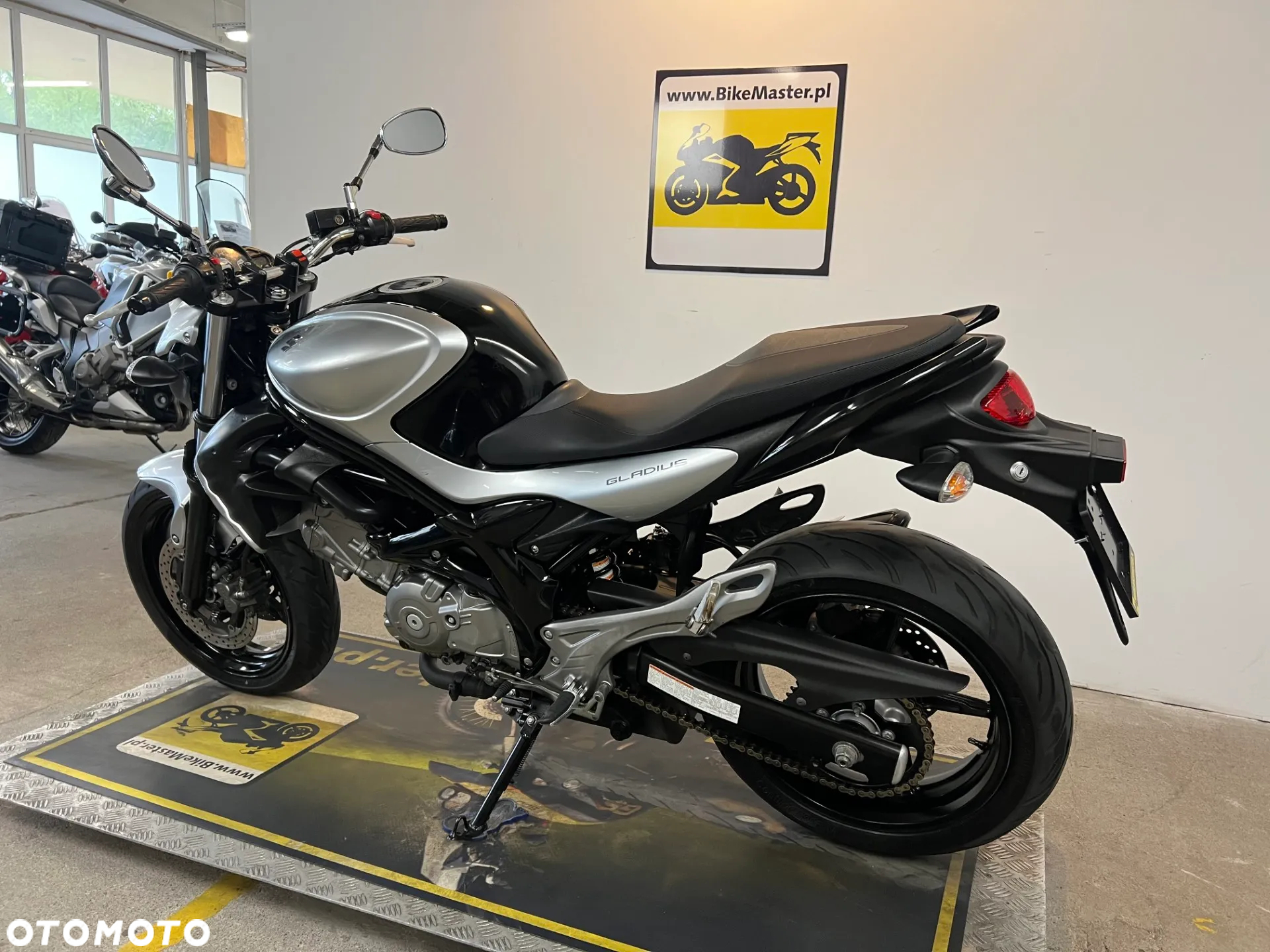 Suzuki Gladius - 6